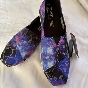 TOMS Women’s Cosmic Print Slip-On Shoes - Blue and Purple.Size 7.5.